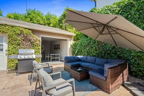 Pool Home with Hot Tub and Ivy-Walled Patio, photo 4