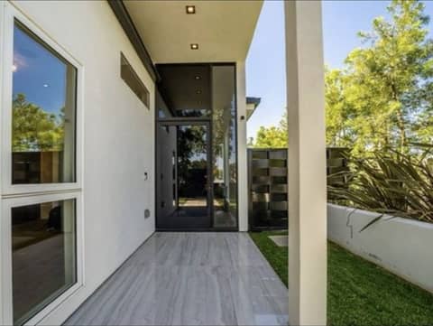 Single-Story Modern with Pool and Spa, photo 9