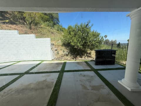 New-Build Modern Estate with Grand Staircase, photo 7