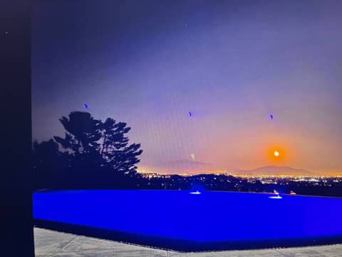 Modern Hillside Mansion with Spa, photo 7
