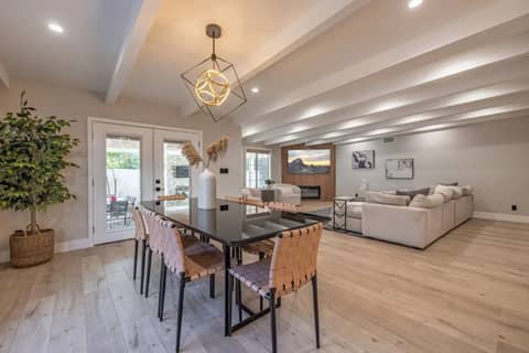 Renovated Entertainer's Home with Spa, photo 9