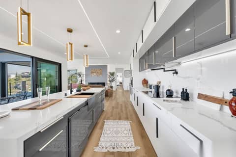 Hollywood Hills View Modern with Rooftop Deck, photo 9