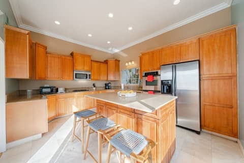 Two-Story Pool House with Canyon Views, photo 9
