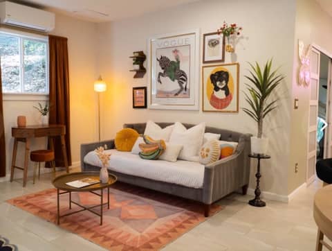 Canyon Retreat: Colorful Boho Suites, photo 5