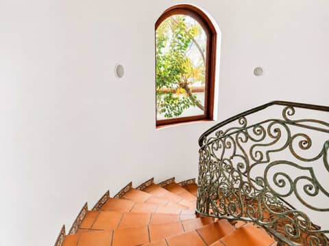 Mediterranean Villa with Pool, photo 8