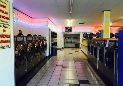 Retro Neon Laundromat, photo 6