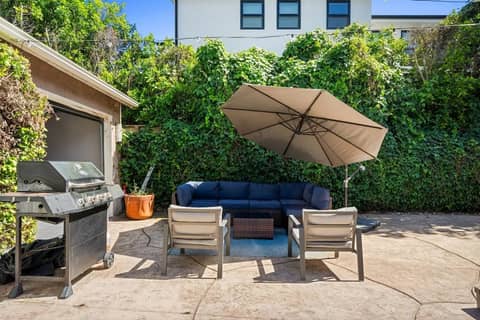 Pool Home with Hot Tub and Ivy-Walled Patio, photo 6