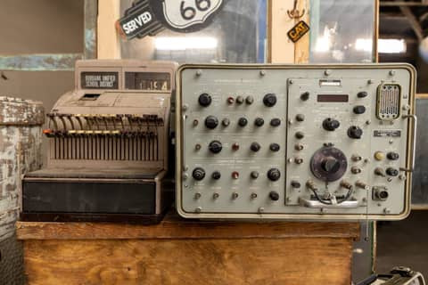 Industrial Warehouse Studio with Vintage Props, photo 8
