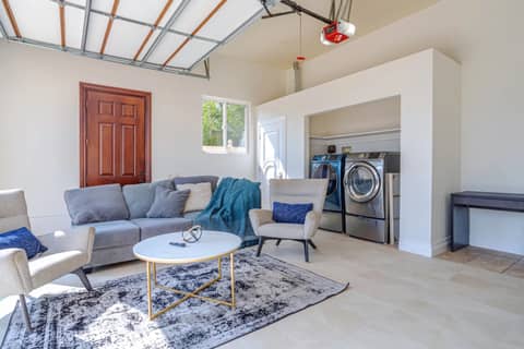 Modern Four-Bedroom with Chef's Kitchen, photo 5