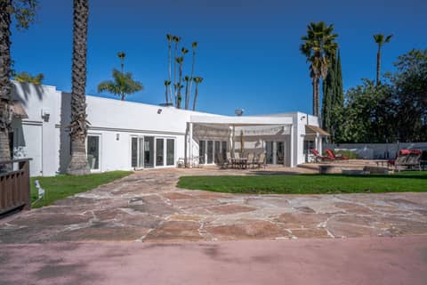 1960s Modernist Pool Home, photo 6