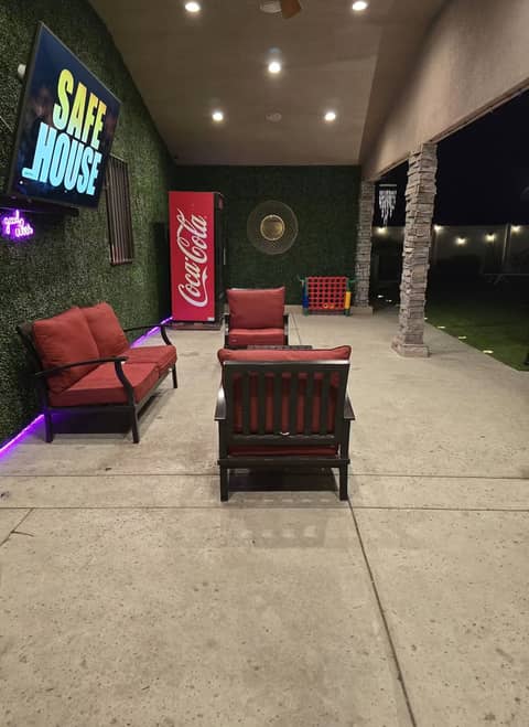 Resort Pool Home with Grotto, Waterslide and Cave Bar, photo 8