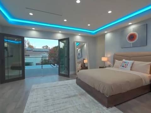 Modern Mini Mansion with Pool, photo 5