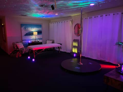 Moroccan Lounge Studio with Multiple Themed Rooms, photo 8