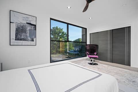 Glass-Walled Modern with Pool and Wine Cellar, photo 6