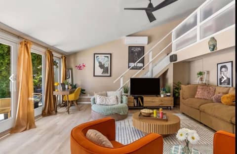 Canyon Retreat: Retro Guest House with Loft