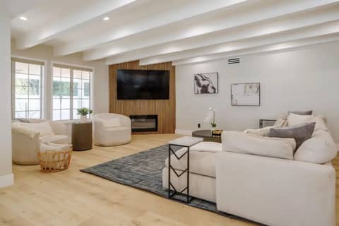 Renovated Entertainer's Home with Spa, photo 5