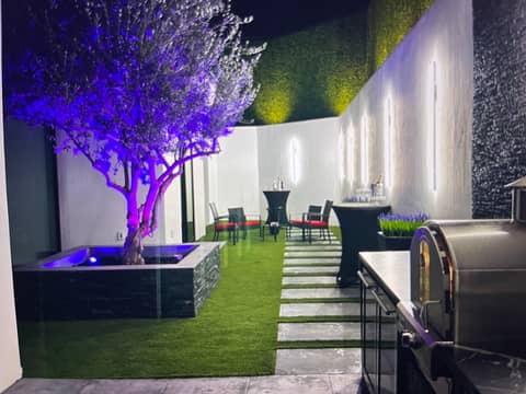 Modern Hillside Mansion with Spa, photo 9
