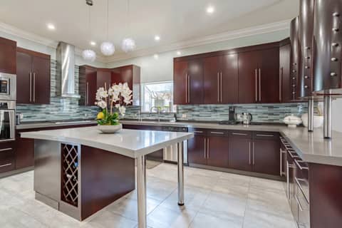 Modern Four-Bedroom with Chef's Kitchen, photo 7