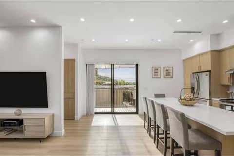 New-Build Modern Home with Gazebo Patio, photo 5