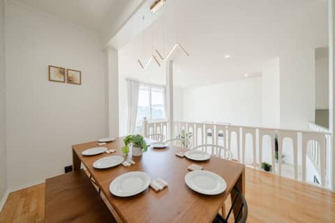Two-Story Pool House with Canyon Views, photo 4
