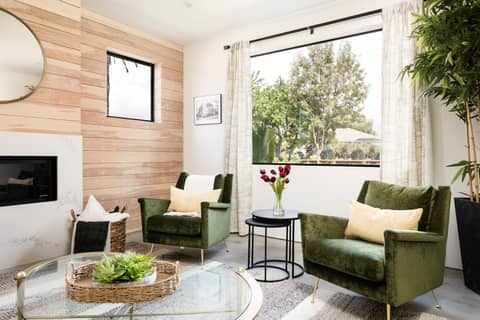 Light-Filled Modern Home with Black Chef's Kitchen, photo 7