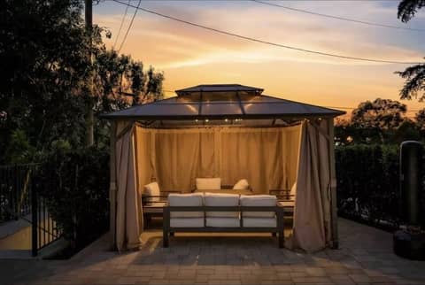 New-Build Modern Home with Gazebo Patio, photo 8