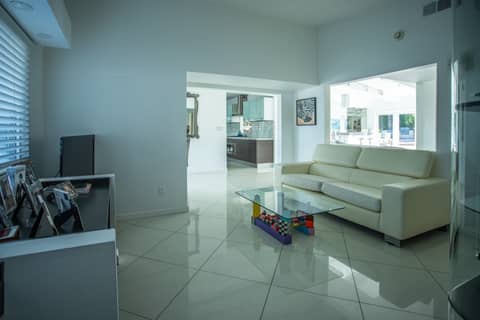1960s Modernist Pool Home, photo 8