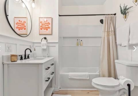 Canyon Retreat: Colorful Boho Suites, photo 9