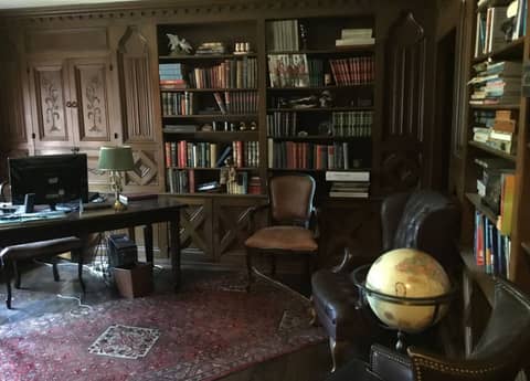 Storybook Tudor Mansion with Library and Courtyard, photo 5