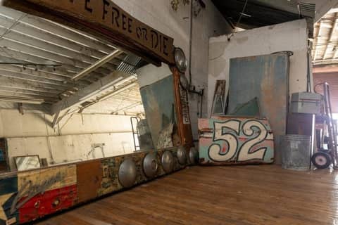 Industrial Warehouse Studio with Vintage Props, photo 7