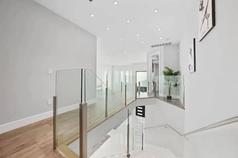 Modern Mini Mansion with Pool, photo 8