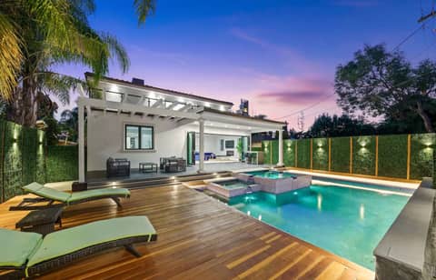 Modern Mini Mansion with Pool, photo 6