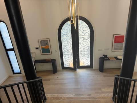 New-Build Modern Estate with Grand Staircase, photo 8