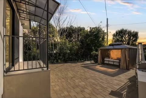 New-Build Modern Home with Gazebo Patio, photo 6