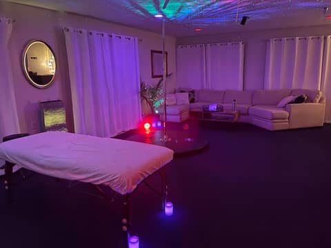 Moroccan Lounge Studio with Multiple Themed Rooms, photo 9
