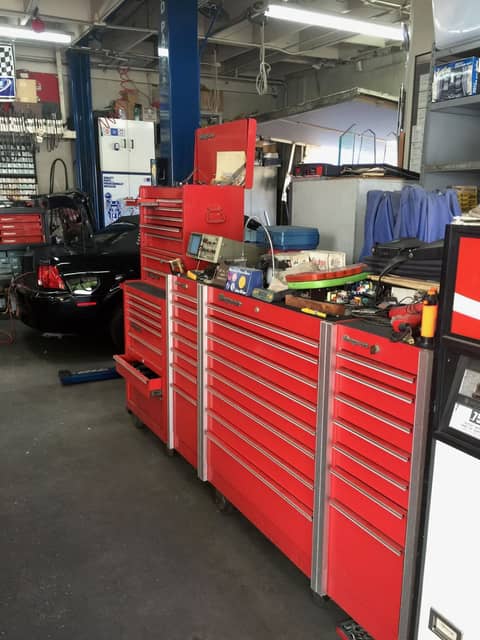 Working Auto Repair Garage