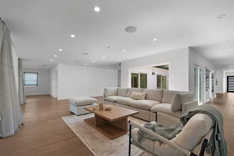 Spacious Remodeled Valley Home with Pool and Billiards, photo 8