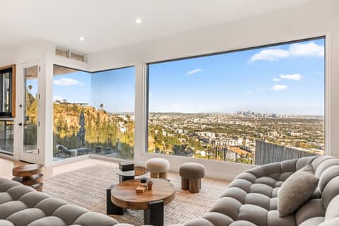 Hillside Modern with Infinity Pool and City Views, photo 4