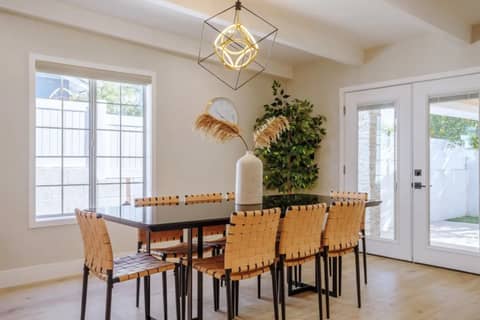 Renovated Entertainer's Home with Spa, photo 8