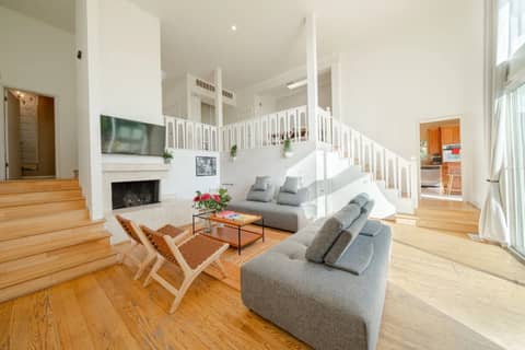 Two-Story Pool House with Canyon Views, photo 5