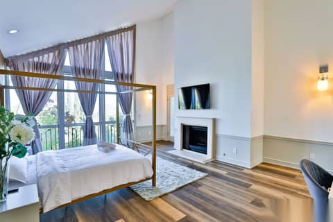 Three-Story Estate with Recording Studio, photo 4