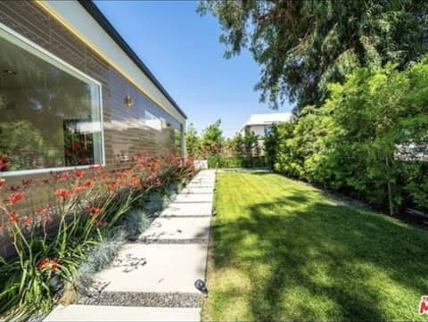Single-Story Modern with Pool and Spa, photo 7