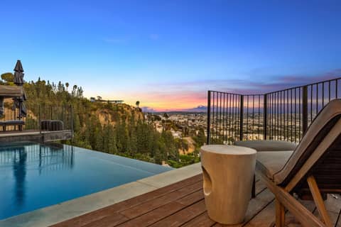 Hillside Modern with Infinity Pool and City Views, photo 7