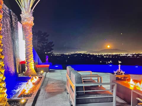 Modern Hillside Mansion with Spa, photo 5