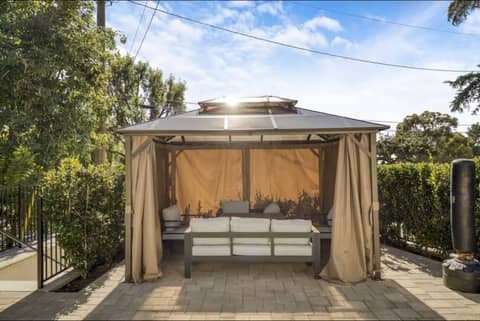 New-Build Modern Home with Gazebo Patio, photo 9