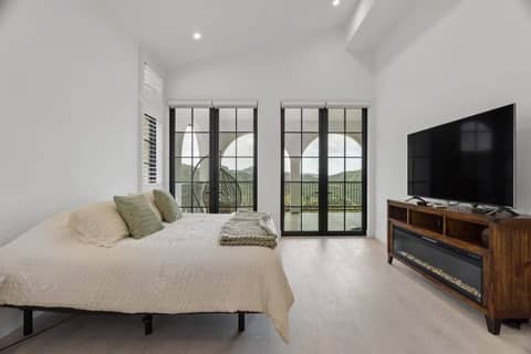 Stone Mediterranean Villa with Canyon Views, photo 4
