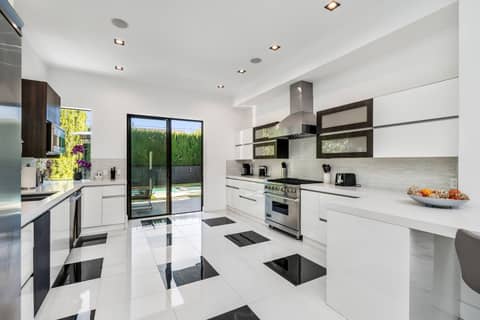 Luxury Modern Home with Marble Floors and Lounge Den, photo 7