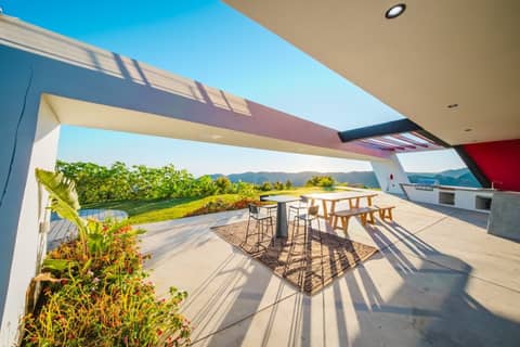 Futuristic Cliff-Top Estate with Infinity Pool, photo 7
